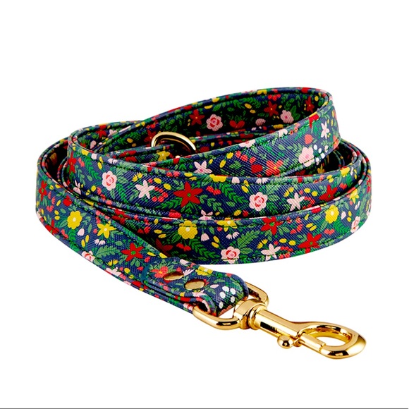 Santa Barbara Design Floral Saffiano Dog Collar, Leash, Waste Bag Carrier Set - Picture 3 of 6